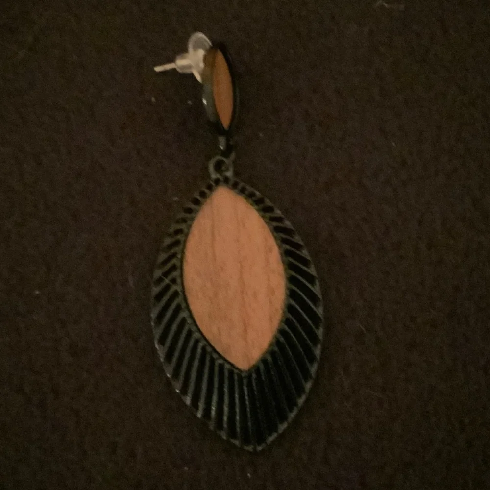 LAST PAIR Modern Chic Tear Drop Earrings - Picture 3 of 4
